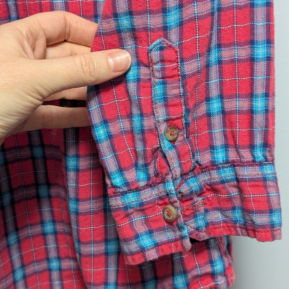 Hollister women's button down plaid shirt (size medium) - Picture 4 of 7